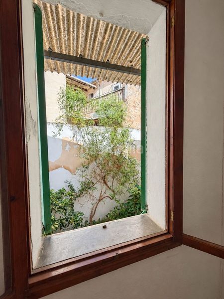 Foto 0cb95912-9989-4f5a-8757-1f8e41940620. Casa adossada a Gran Via de Colom Inca