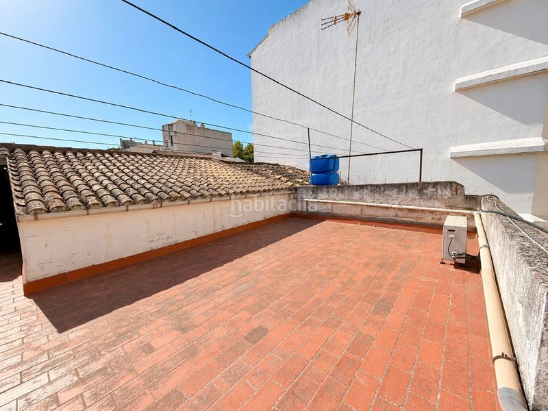 Foto 860b7cb7-e25c-46c8-9d22-4796cd28b836. Casa adossada a Gran Via de Colom Inca