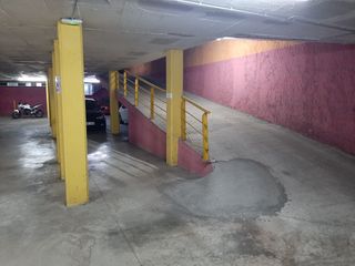 Autoparkplatz in Riera de figuera major 1q. Parquing para coche peque�o