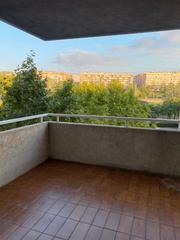 Alquiler Piso  Camí de la geganta 105. Piso 4 habitaciones reformado en el centro