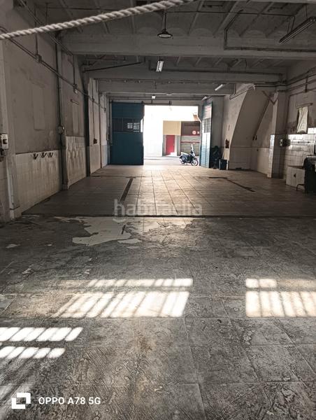 Foto b12e1dba-4f70-4624-a5ad-475ce4436484. Alquiler local comercial local con vado en Eixample Mataró