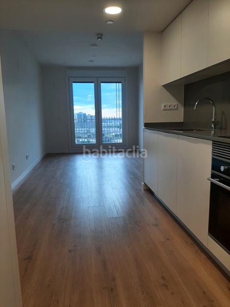 Foto 2c06f5b2-045f-43fb-a010-a2524b71113d. Alquiler piso en ronda barceló 88 piso alto con vistas en Mataró