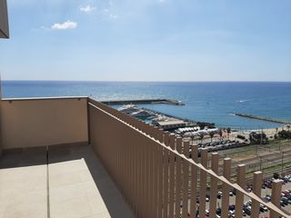 Miete Etagenwohnung in Ronda barceló 88. Piso alto frente al mar