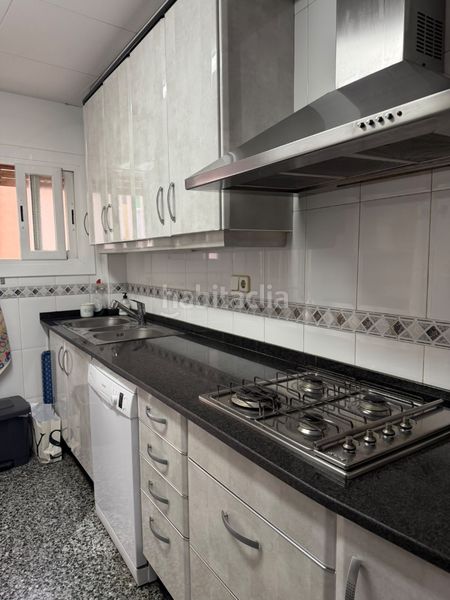 Foto 18377cd3-9134-4222-a0c2-c58941821278. Pis amb xemeneia calefacció aparcament a Eixample Mataró