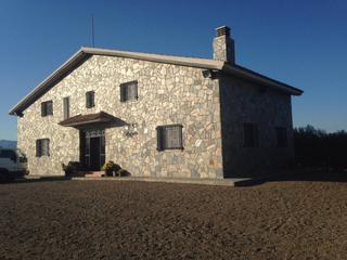 House  Carrer vinyols. Superficie total 600 m², masia superficie solar 15000 m², superf