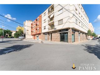 Local commercial  Señora magdalena martorell 101. Local comercial esquinero muy luminoso en avenida principal!!!