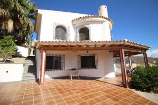 Xalet a Pueblo Acantilado-Lanuza. Chalet en el campello , la merced