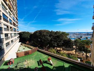 Flat in Avenida de ramón y cajal 5