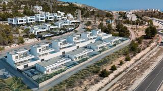 Chalet à Cv-767 1. ¡descubre el hogar de tus sueños con vistas al mar y la montaña!