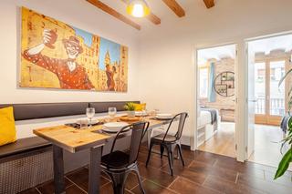 Rent Flat  Carrer nou de la rambla. Apartamento perfectamente renovado