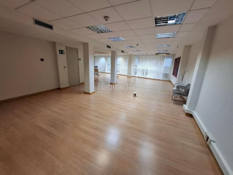 Foto e2badec3-59c3-43ba-a406-017bea1286c1. Bureau dans calle de los artilleros 6 dans Barrio del Centro Alicante