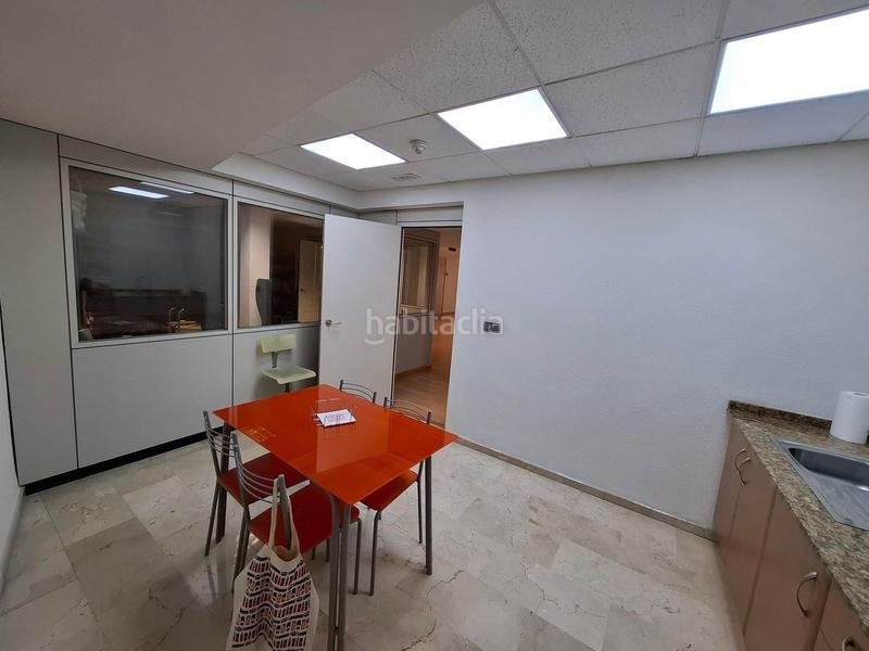 Foto f73fb2e8-5748-421e-b4ad-c06ec60b28fa. Oficina en calle de los artilleros 6 en Barrio del Centro Alicante