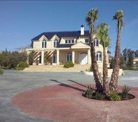 Xalet en Calle de la baiona alta 337. Exclusivo chalet independiente en bayona alta con amplios jardin