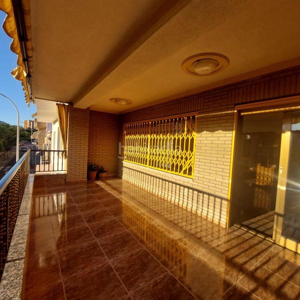 Foto ce5e77f9-6b5a-427a-b3ea-c588ac1a06a8. Édifice dans calle ceuta 40 dans San Blas Alicante