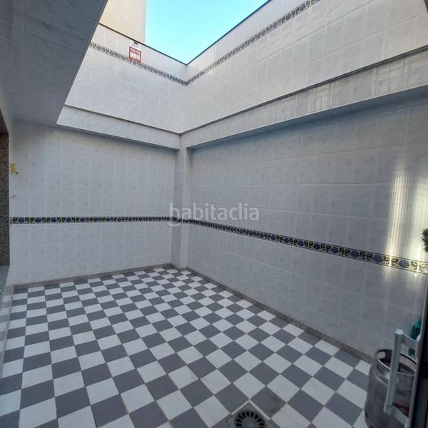 Foto e8f2eb76-ef06-4a03-93ef-37764c2c2f76. Édifice dans calle ceuta 40 dans San Blas Alicante