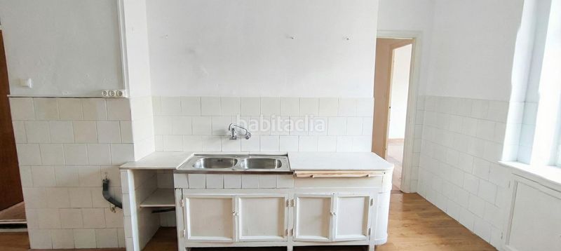 Foto a352ba03-3d92-4b5d-b65c-6e7c315f2f0e. Pis a Barrio del Centro Alicante