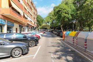 Aparcament cotxe  Calle lluis companys. Parking en zona ballester