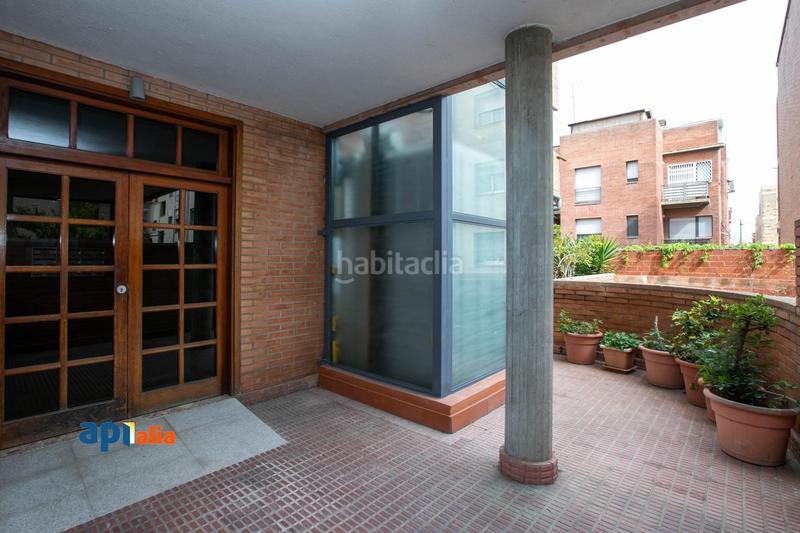 Foto 104022ad-9a63-4225-a740-e4b68ddf6ba5. Pis amb calefacció aparcament a El Gall Esplugues de Llobregat