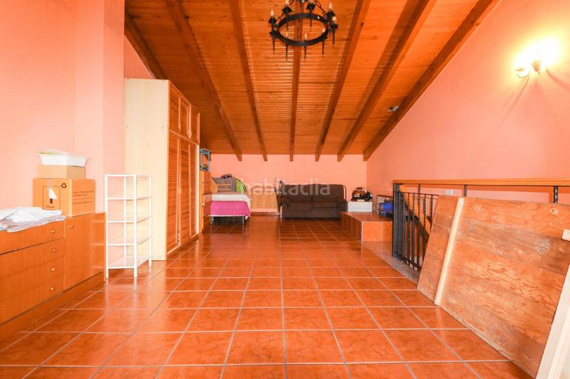 Foto 00e3a239-2dca-4d50-b1a4-c4a23e7b1ab5. Casa adosada la casa adosada que busca tu familia en Castelldefels