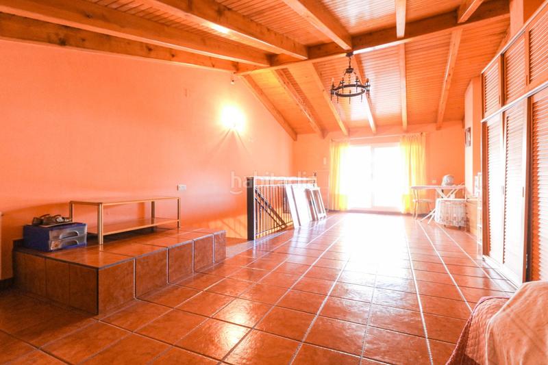 Foto 62a9f3e7-2a2d-455a-b0d5-e527be2d05e4. Casa adosada la casa adosada que busca tu familia en Castelldefels