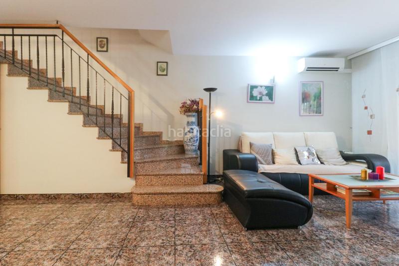 Foto c094d7c4-e489-4c7a-9bd9-0bb7368328a3. Casa adosada la casa adosada que busca tu familia en Castelldefels