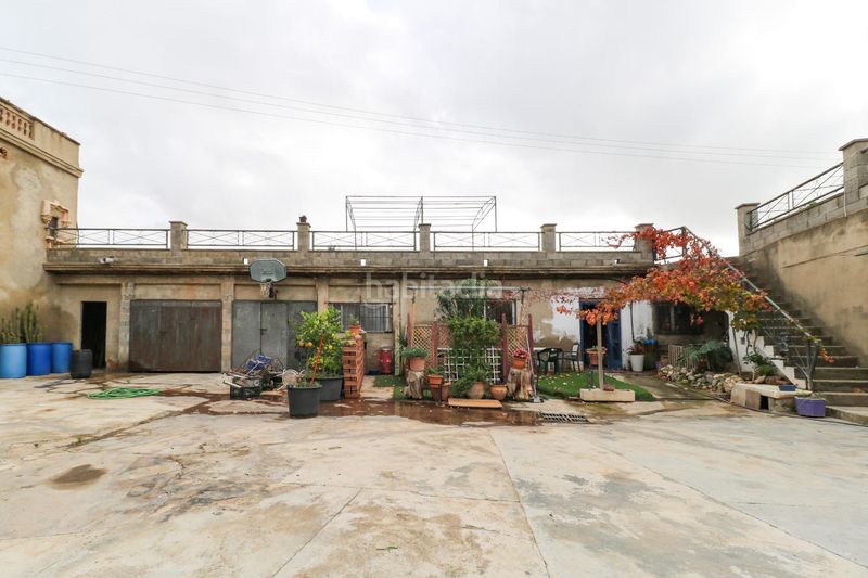 Foto b4d617e2-d45e-4f79-9865-45871df78851. Masia amb aparcament a Vinyets-Molí Vell Sant Boi de Llobregat