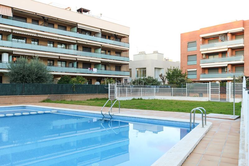 Foto 8c7412bb-ba03-4a60-94d3-87bfbd37f5d7. Pis amb calefacció aparcament piscina a prat de Cunit Cunit