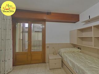 Casa adossada a Sant Joan de les Abadesses. Adosado en venta en sant joan de les abadesses, 3 dormitorios.
