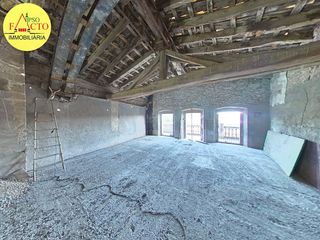 House in Flaçà. Casa en venta en flaça, 25 dormitorios.