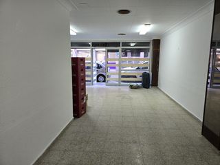 Local Comercial en Sant Narcis. Local com. en venta en sant narcís.