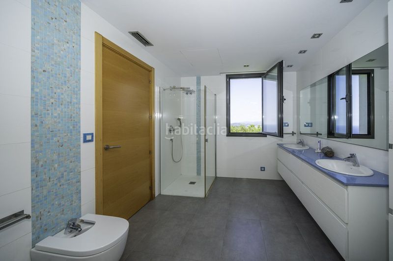 Foto 222b4da1-345f-4002-9f06-d757fd44344b. Casa amb calefacció aparcament a Canyelles Lloret de Mar