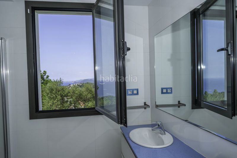 Foto 2fb87c81-3c38-4d4c-acaa-2f5aecaa3116. Casa amb calefacció aparcament a Canyelles Lloret de Mar