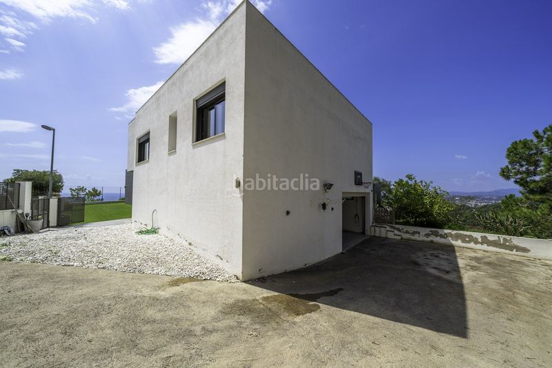 Foto 75ec8288-0f08-45a1-ba6b-b8b5340b43f6. Casa amb calefacció aparcament a Canyelles Lloret de Mar