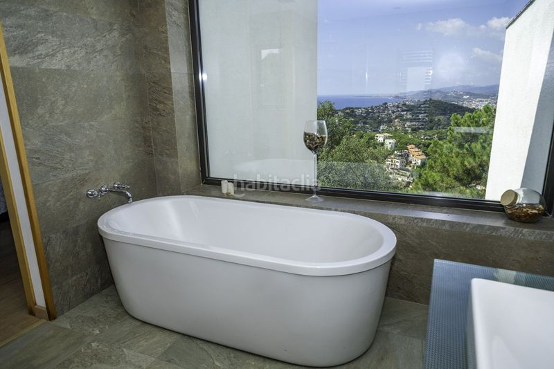 Foto a6fd67cd-3faa-486e-9a10-25aacaa982e8. Casa amb calefacció aparcament a Canyelles Lloret de Mar