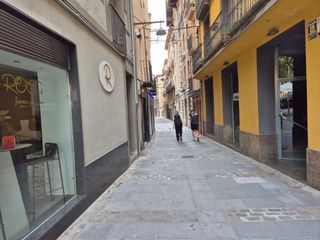 Miete Geschäftsraum in Ripoll. Local com. en alquiler en ripoll.