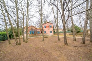 Casa in Bescanó. Casa en venta en aiguaviva, 5 dormitorios.