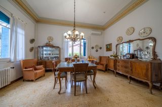 Maison à Bescanó. Casa en venta en aiguaviva, 5 dormitorios.