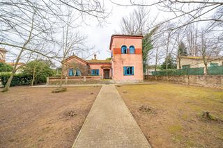 Haus in Bescanó. Casa en venta en aiguaviva, 5 dormitorios.