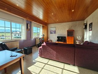 Reihenhaus in Vilobí d´Onyar. Adosado en venta en vilobi donyar, 3 dormitorios.