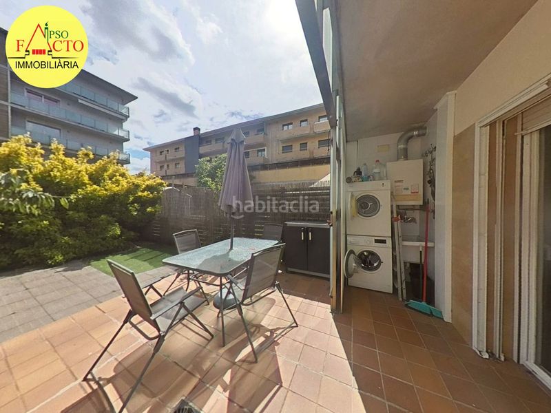Foto fd090bfe-b98b-4980-8dea-a3050e33b2ae. Pis amb calefacció aparcament a Montilivi Girona
