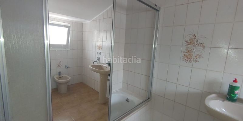 Foto 117c2313-3900-43c3-85c8-46370e98e7eb. Casa adossada amb calefacció a Anglès