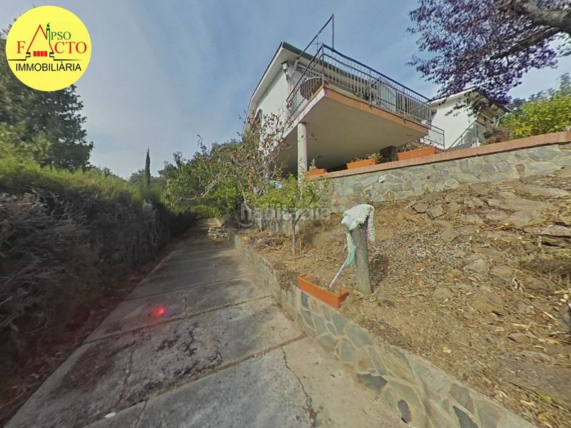 Foto 428d766f-82ce-40a6-82fb-2190a5ff732e. Casa amb calefacció aparcament a Bescanó
