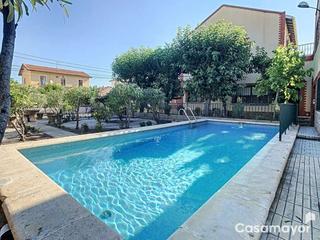 Chalet en Calle cura planelles 4. A la venta propiedad con grandes posibilidades para uso particul