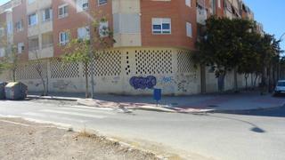 Affitto Locale commerciale  Calle alfa. Local comercial en alquiler en excelente estado