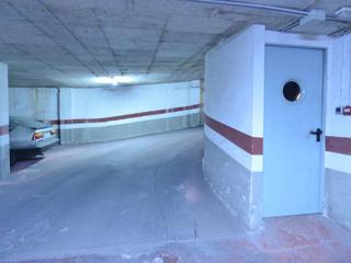 Parking voiture  Avinguda benito perez galdos. En venta muy buena plaza de aparcamiento con trastero, en sótano