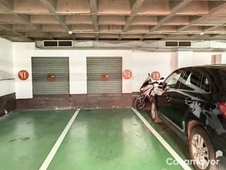 Parking voiture à Calle ángel lozano 12. Plaza de garaje a la venta con trastero en central park.