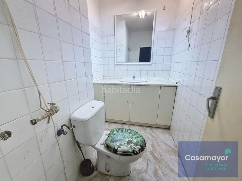 Foto f8b81f45-3c85-48cd-a0e1-f361a7aa377d. Local comercial en calle de los doscientos 27 en Benalúa Alicante