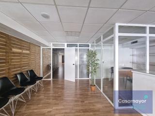 Location Bureau  Calle reyes católicos. Entreplanta comercial en alquiler de gran superficie