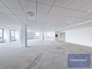 Location Bureau à Ensanche-Diputación. Oficina comercial en alquiler con 271 m2 situada en la zona más