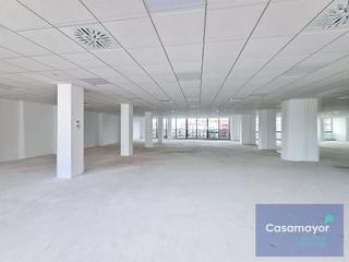 Location Bureau à Ensanche-Diputación. Oficina comercial en alquiler con 324 m2 situada en la zona más